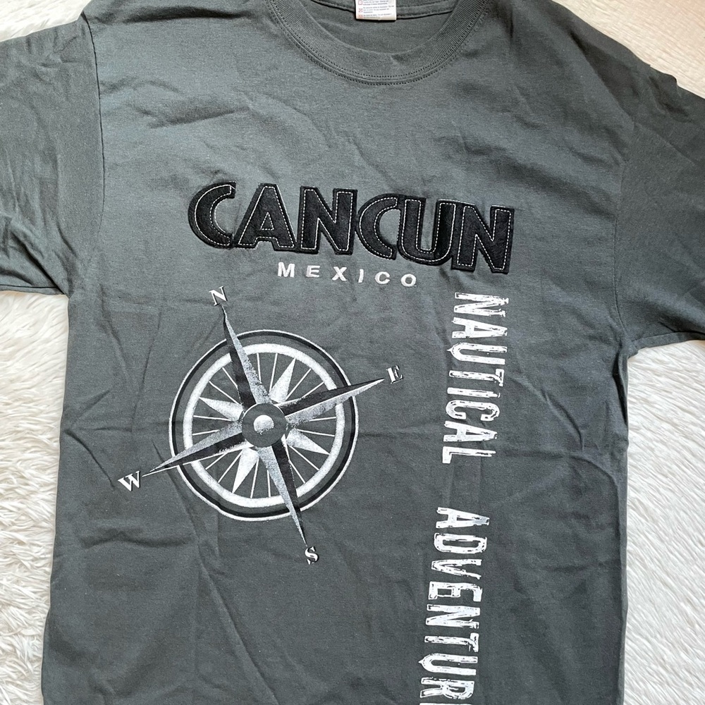 VTG Yazbek Cancun México Nautical Adventure compass gray short sleeve tee